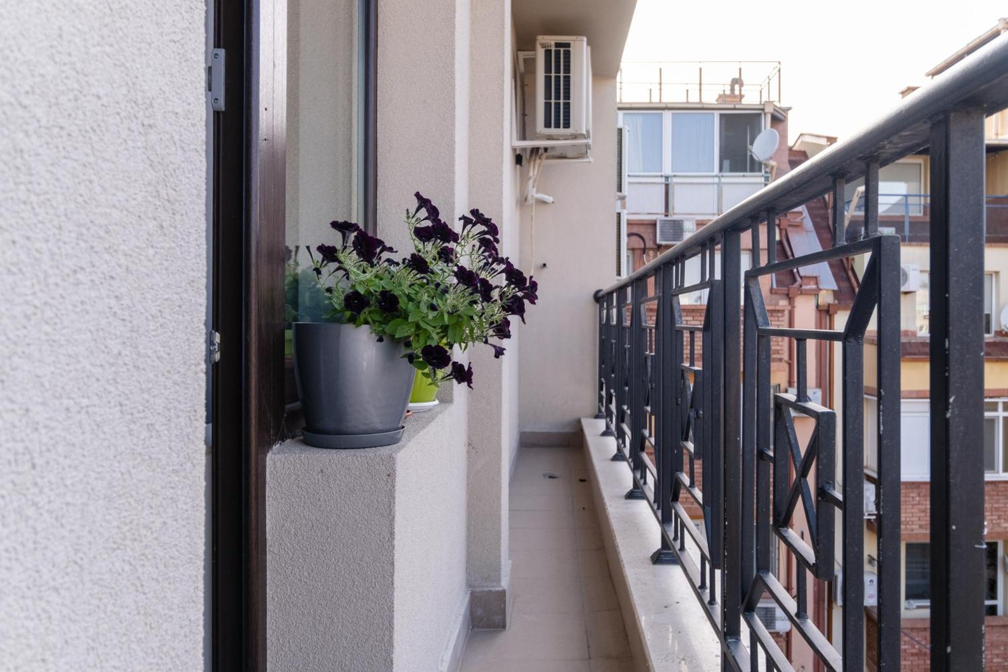 1-Bedroom Apartment With Free Private Parking Plovdiv Exterior photo